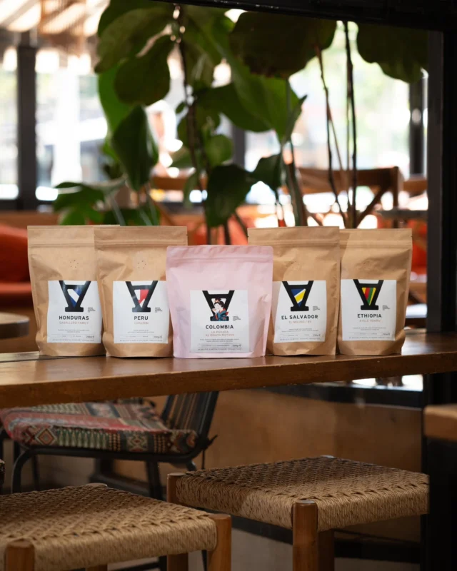 A perfect pairing 💕 + 🌾
@sapidcoffee is bringing the charm with our 250g blush pink recyclable stand-up pouch, paired with a classic 250g natural kraft — a match made for shelf appeal.

Stock bags, standout style.
Want to create your own combo? Let’s talk packaging that’s ready when you are.

📩 DM us to get started!

#RecyclablePackaging #StandUpPouch #StockPackaging #SustainableStyle #CoffeePackaging #ShelfReady #TheBagBroker #PinkPackaging #NaturalKraft #PackagingInspo